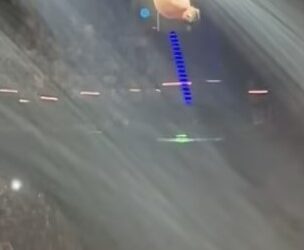 Alman pop yıldızı Helene Fischer konser sırasında yaşadığı trapez kazası sonrası yüzü kanlar içinde kaldı