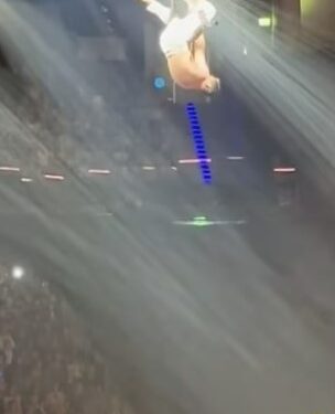 Alman pop yıldızı Helene Fischer konser sırasında yaşadığı trapez kazası sonrası yüzü kanlar içinde kaldı