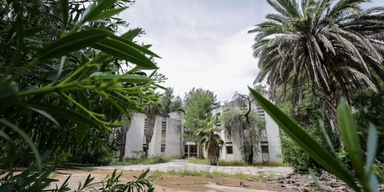 Antalya'da 'zamanın durduğu' atıl pil fabrikası sanayi müzesi olarak hizmet verecek