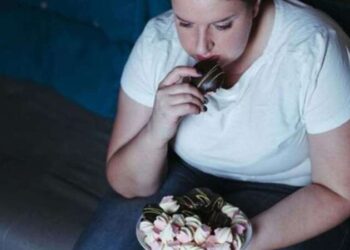 Uzmanı uyardı: Aşırı üzüntü, duygusal yeme bozukluğu sebebi