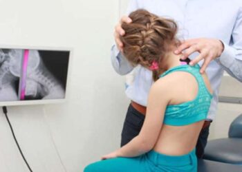 Omurga eğriliğinden şüphelenilen durumlarda ‘doktora başvurulmalı’ uyarısı
