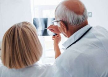 Kadınlarda menopoz sonrası kemik erimesi riski artıyor