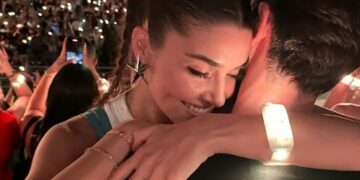 Kural bozan Hande Erçel, sevgilisi Hakan Sabancı'yla sarmaş dolaş pozunu paylaştı