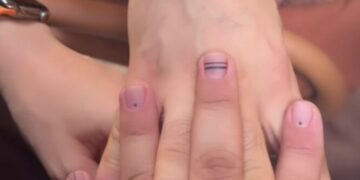 Oyuncu Bartu Küçükçağlayan oje sürdü