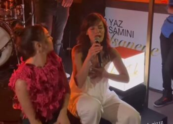 Oyuncu Pınar Deniz sahnede şarkı söyledi, sevgilisi Kaan Yıldırım gözlerini alamadı