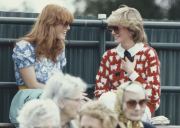 Prenses Diana'nın ikonik kazağı açık artırmaya çıkarılıyor