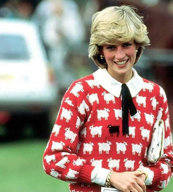 Prenses Diana'nın ikonik kazağı açık artırmaya çıkarılıyor