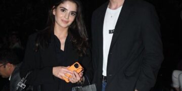 Yalı Çapkını dizisinin setinde aşk! Doğukan Polat ve Selen Özbayrak birlikte görüntülendi