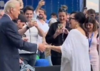 Yeşilçam'ın iki usta oyuncusu Türkan Şoray ile Ediz Hun karşılıklı dans etti