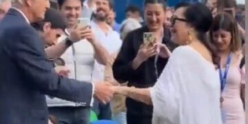 Yeşilçam'ın iki usta oyuncusu Türkan Şoray ile Ediz Hun karşılıklı dans etti