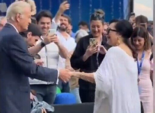 Yeşilçam'ın iki usta oyuncusu Türkan Şoray ile Ediz Hun karşılıklı dans etti