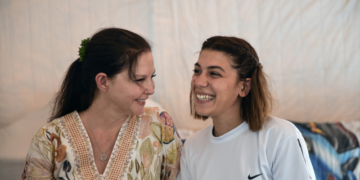 ABD'li ünlü oyuncu Ashley Judd, depremzedelerle buluştu