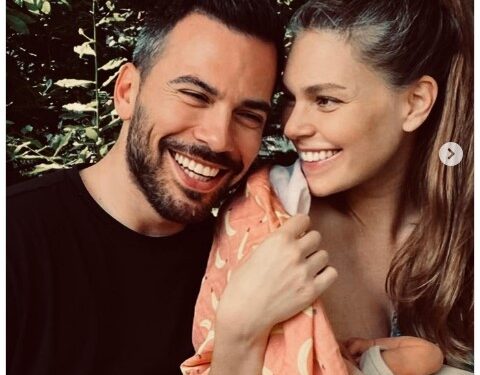 Annelik heyecanı yaşayan Aslı Enver, ilk aile pozunu paylaştı