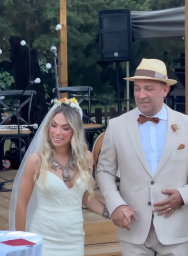 Arka Sokaklar'ın Mesut Komiseri Şevket Çoruh, 5 yıl önce evlendiği eşi ile düğün yaptı