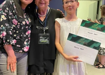 Antalya Büyükşehir Belediyesi İsmail Baha Sürelsan Konservatuvarı'ndan 10 yaşındaki Aylina Raat, uluslararası piyano yarışmasında ödül aldı