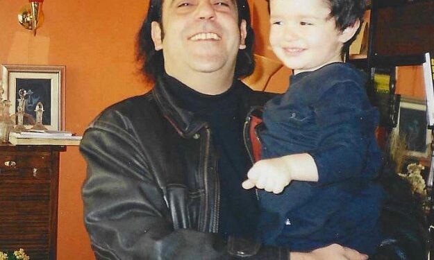 Babası Özkan Uğur'un ölümüyle yıkılan Alişan Uğur'dan yürek sızlatan paylaşım: İçim parçalanıyor