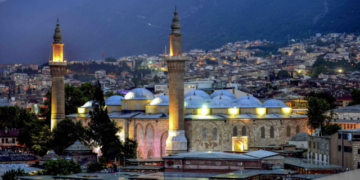 Bursa Ulu Camii kim yaptı, hikayesi nedir? Bursa Ulu Camii ne zaman yapıldı, özellikleri ne? Bursa Ulu Camii hat yazıları ve anlamları nedir?