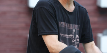 Dalgınlığının kurbanı oluyordu! Canlı yayın açan Serdar Ortaç, az kalsın evini yakıyordu