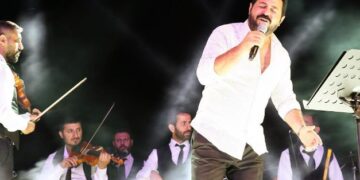 'Gelinlikle gelen kefenle çıkar' sözleri tepki çeken Serkan Kaya, kendisini savundu: Eşlerine aşkla bağlı olanların kurduğu cümledir