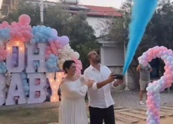 İlk bebeğine hamile olan Ezgi Mola'nın erkek bebeği olacak