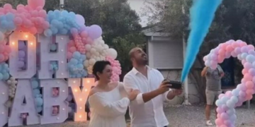 İlk bebeğine hamile olan Ezgi Mola'nın erkek bebeği olacak