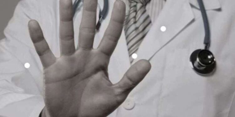 Mersin Şehir Eğitim ve Araştırma Hastanesi'nde doktora muştalı saldırı