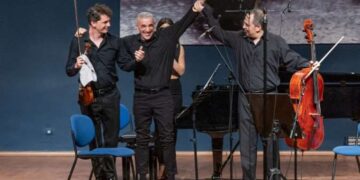 Kanseri yendi, şükran konseri verdi