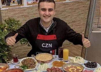 CZN Burak davalık oldu: Babası dolandırdı!