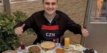 CZN Burak davalık oldu: Babası dolandırdı!