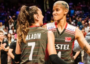 Süper Lig ekipleri şampiyon Filenin Sultanları'nı kutladı