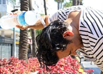 Doktorlar uyarıyor: Susuzluk hissi olmasa bile her gün en az 2-2,5 litre sıvı tüketilmeli