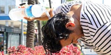 Doktorlar uyarıyor: Susuzluk hissi olmasa bile her gün en az 2-2,5 litre sıvı tüketilmeli