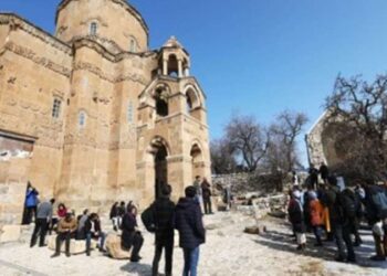 Bayramda Akdamar Adası ve ören yerlerine ziyaretçi akını: 20 binin üzerinde turist…