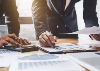 İzmir iş dünyası: Pusulası bozuk gemide sisli havada yol alıyoruz