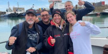 Deniz Kayadelen Manş Denizi'ni geçerek adını tarihe yazdırdı!