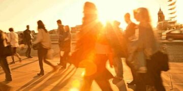 Prof. Dr. Emre: 'Güneş ışınlarına maruz kalmak deri kanserlerinin gelişimini tetikliyor'