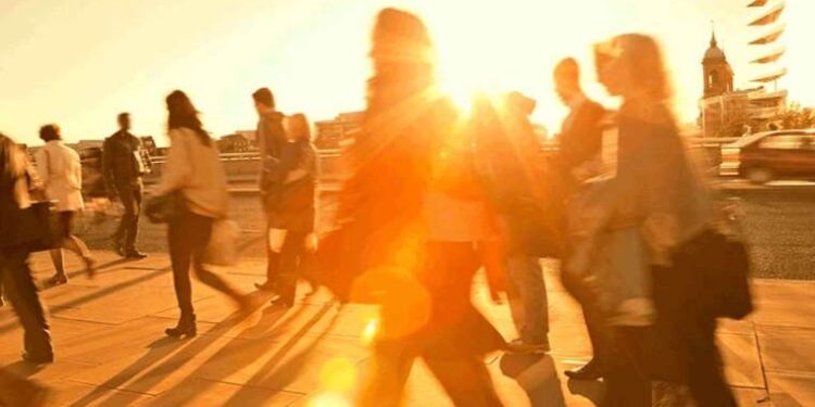 Prof. Dr. Emre: 'Güneş ışınlarına maruz kalmak deri kanserlerinin gelişimini tetikliyor'