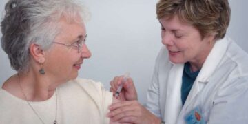 Kadınlar kendilerine bakarak menopoz yaşını uzatabilir