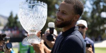 NBA yıldızı Stephen Curry golf turnuvasında şampiyon oldu!