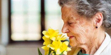 Azalan koku duyusu yaşlılarda depresyon riskini artırabilir!
