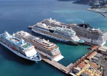 Kuşadası kruvaziyerlerle 9 bin 70 turist geldi