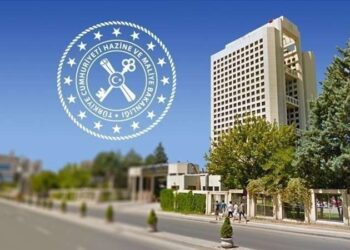 Hazine bugün düzenlediği 2 tahvil ihalesinde yaklaşık 4.9 milyar lira borçlandı