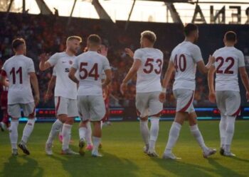 Galatasaray'da 20 futbolcunun lisansı çıkarıldı