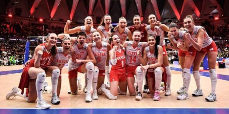 CHP Spor Kurulu Başkanı Demirhan Şerefhan: 'Türk kadınının gururu Filenin Sultanları'