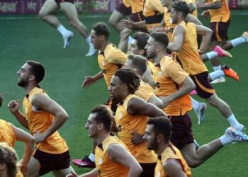 Galatasaray, Zalgiris maçı öncesi UEFA'ya kadro bildirimini yaptı