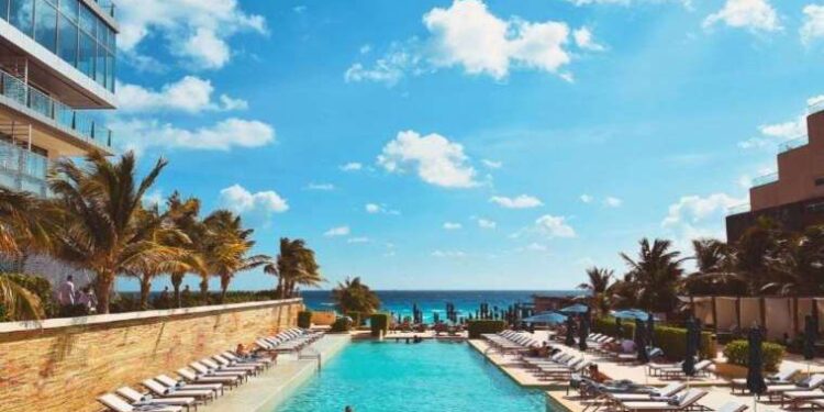 İktidar dolar arayışına çıkarken ülkenin en büyük döviz kaynağı turizmde alarm zilleri çalıyor: Tatsız sezon