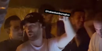 Murat Boz, Alaçatı'da gizemli sevgilisiyle sarmaş dolaş görüntülendi