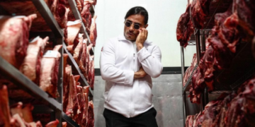 Nusret, gelen tepkilerin ardından Londra'daki restoranında fiyatları düşürdü