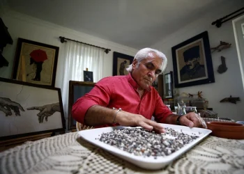 Antalya'da Mozaik Sanatçısı Çakıl Taşlarıyla Eserler Yaratıyor