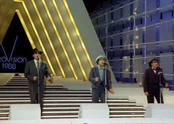 Sanatçı Özkan Uğur hayatını kaybetti